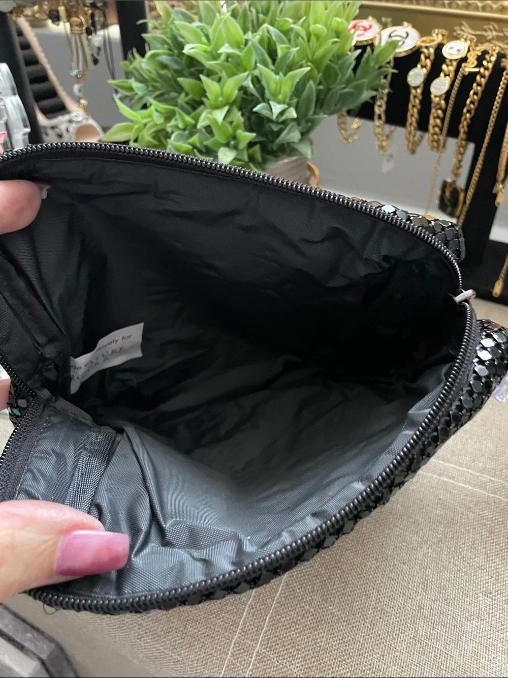 ✨🖤Black Sequin Zip Pouch with Red Lip 💋Pull🖤✨NEW